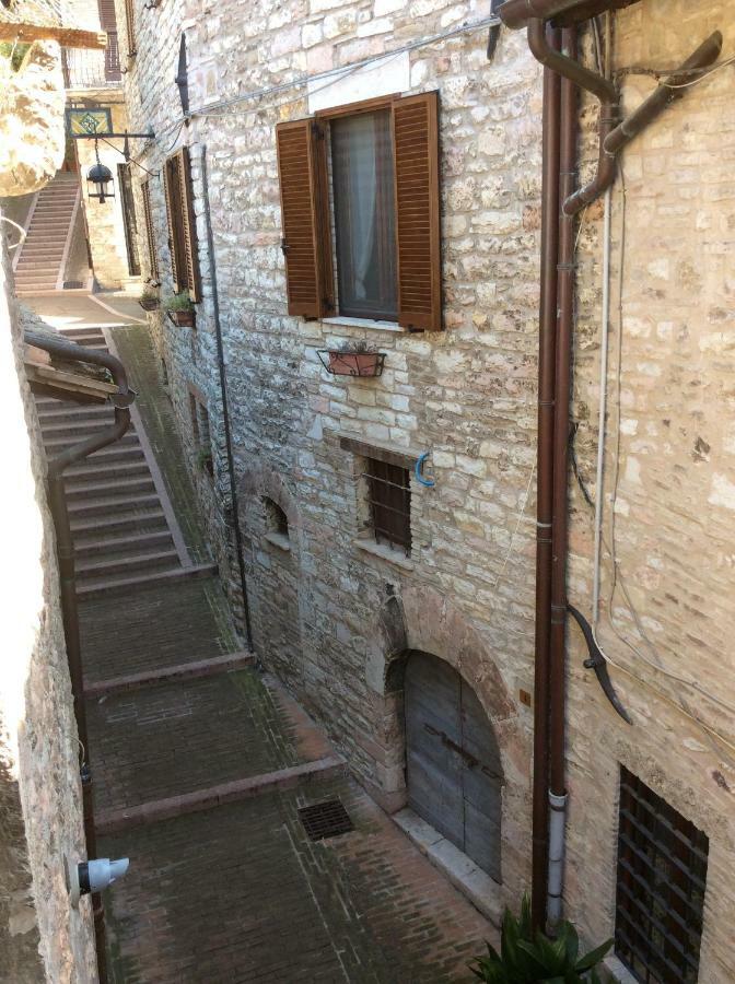 Appartamenti Piazza Santa Chiara Assisi Bagian luar foto